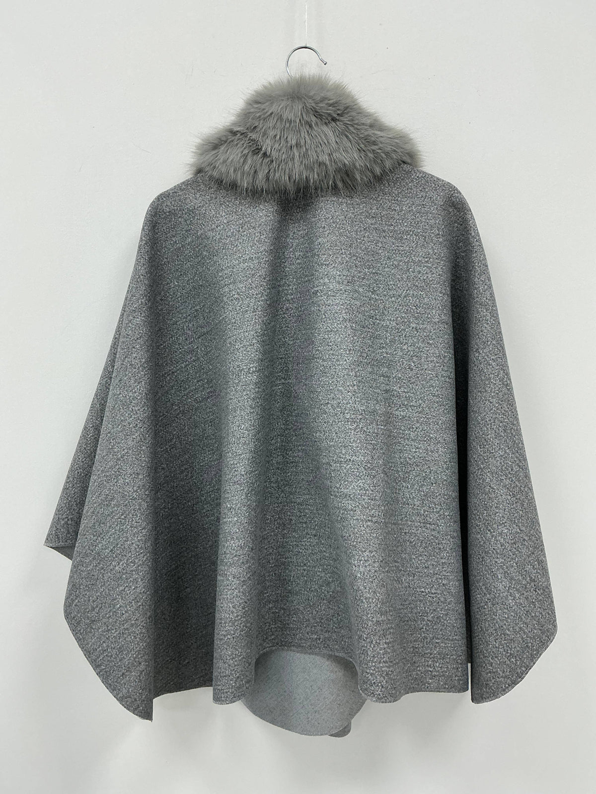 WOMEN'S CAPE