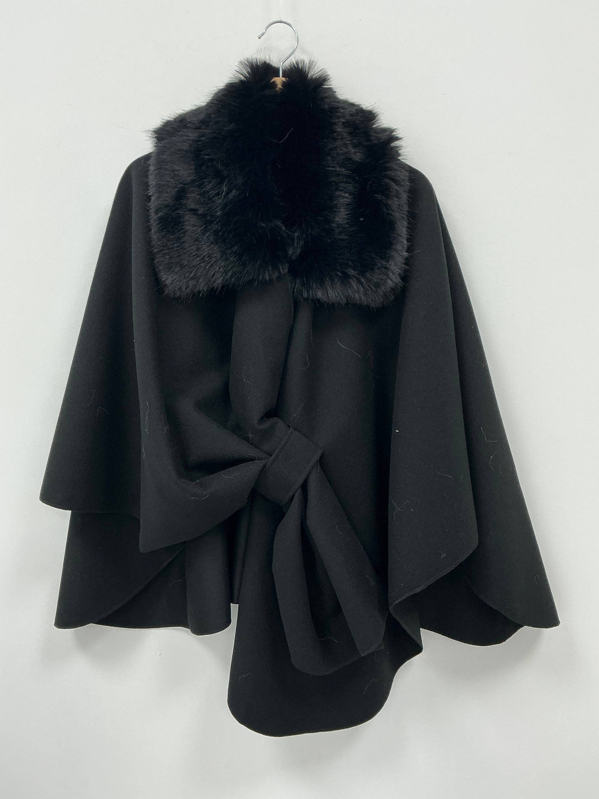 WOMEN'S CAPE