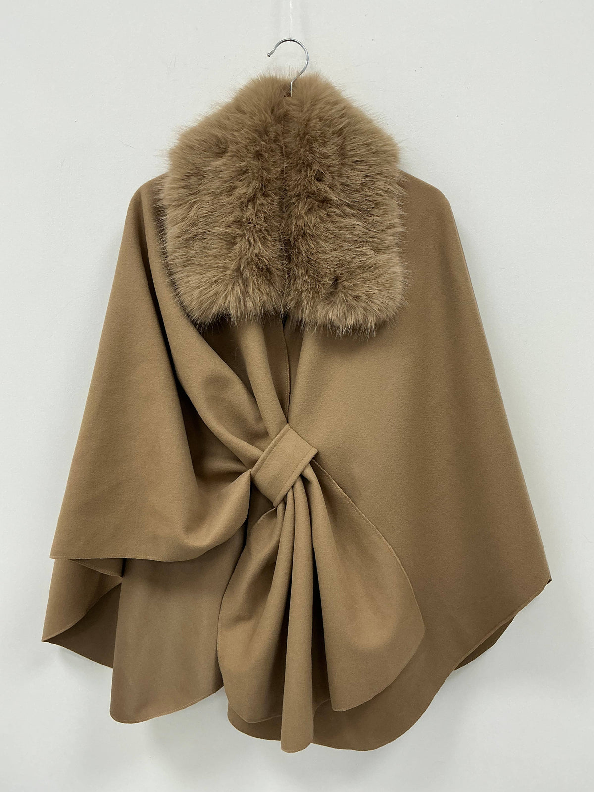 WOMEN'S CAPE