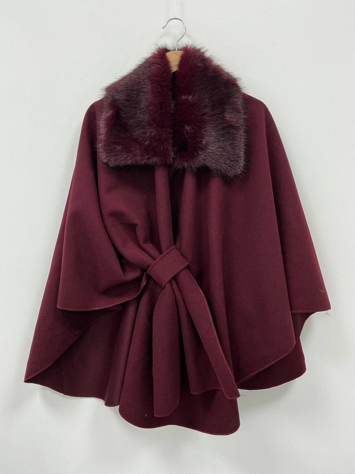 WOMEN'S CAPE