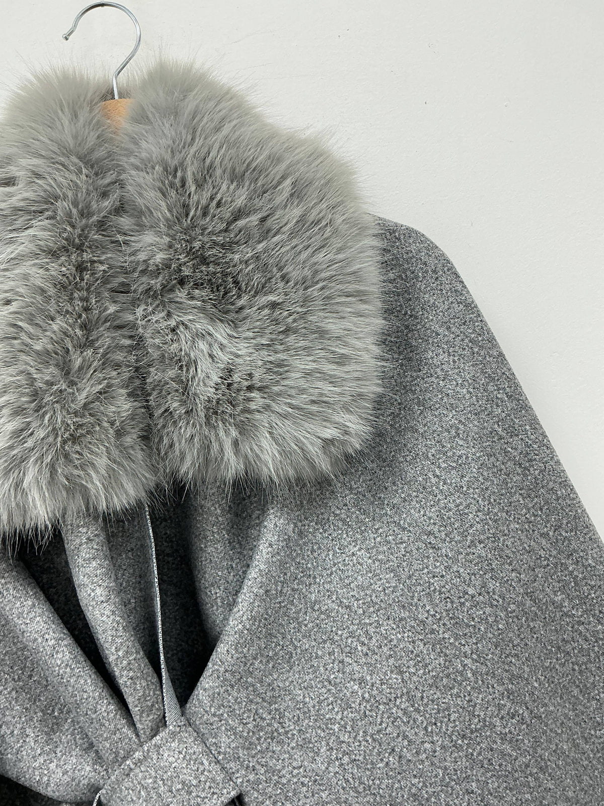 WOMEN'S CAPE