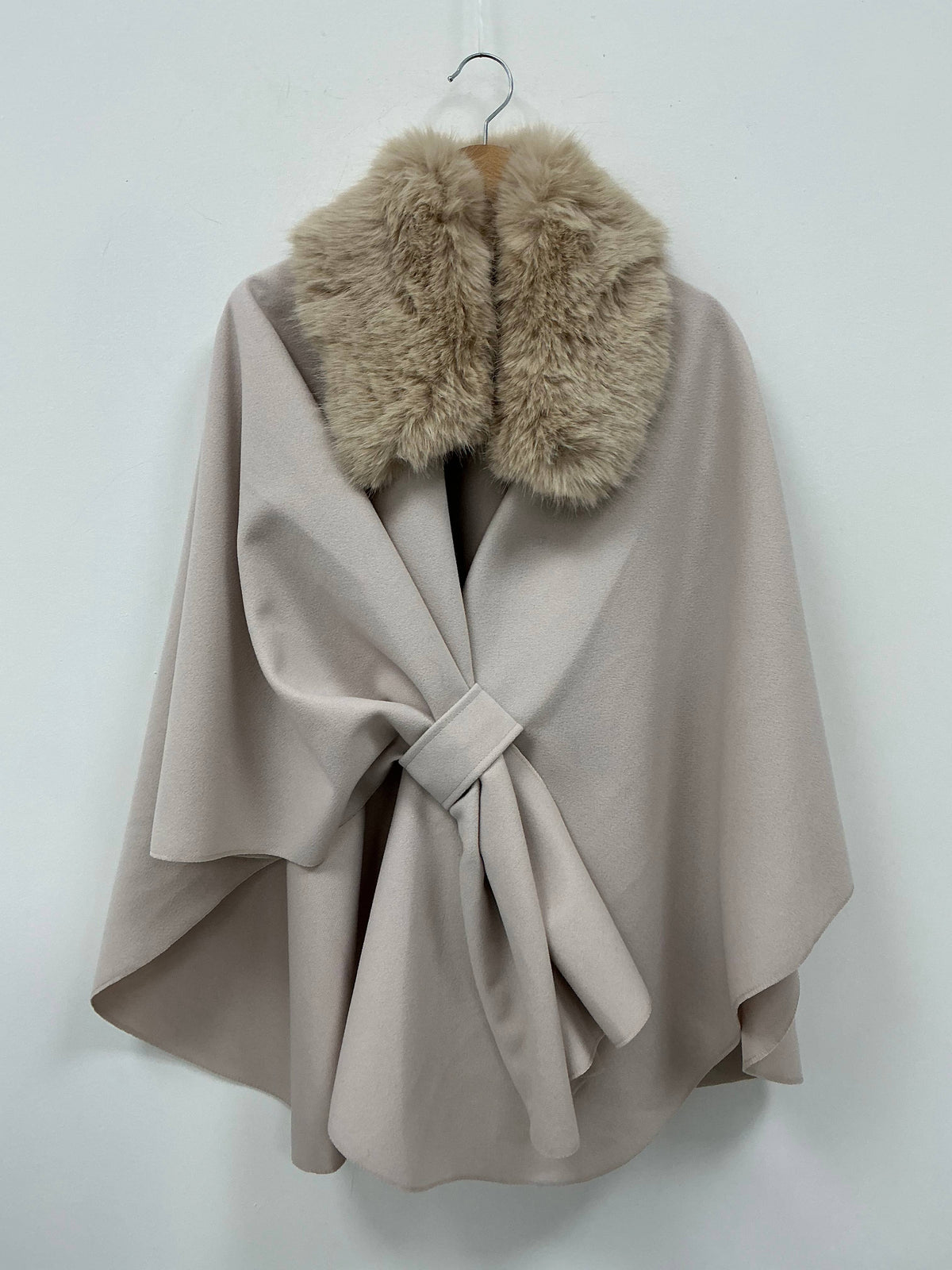 WOMEN'S CAPE