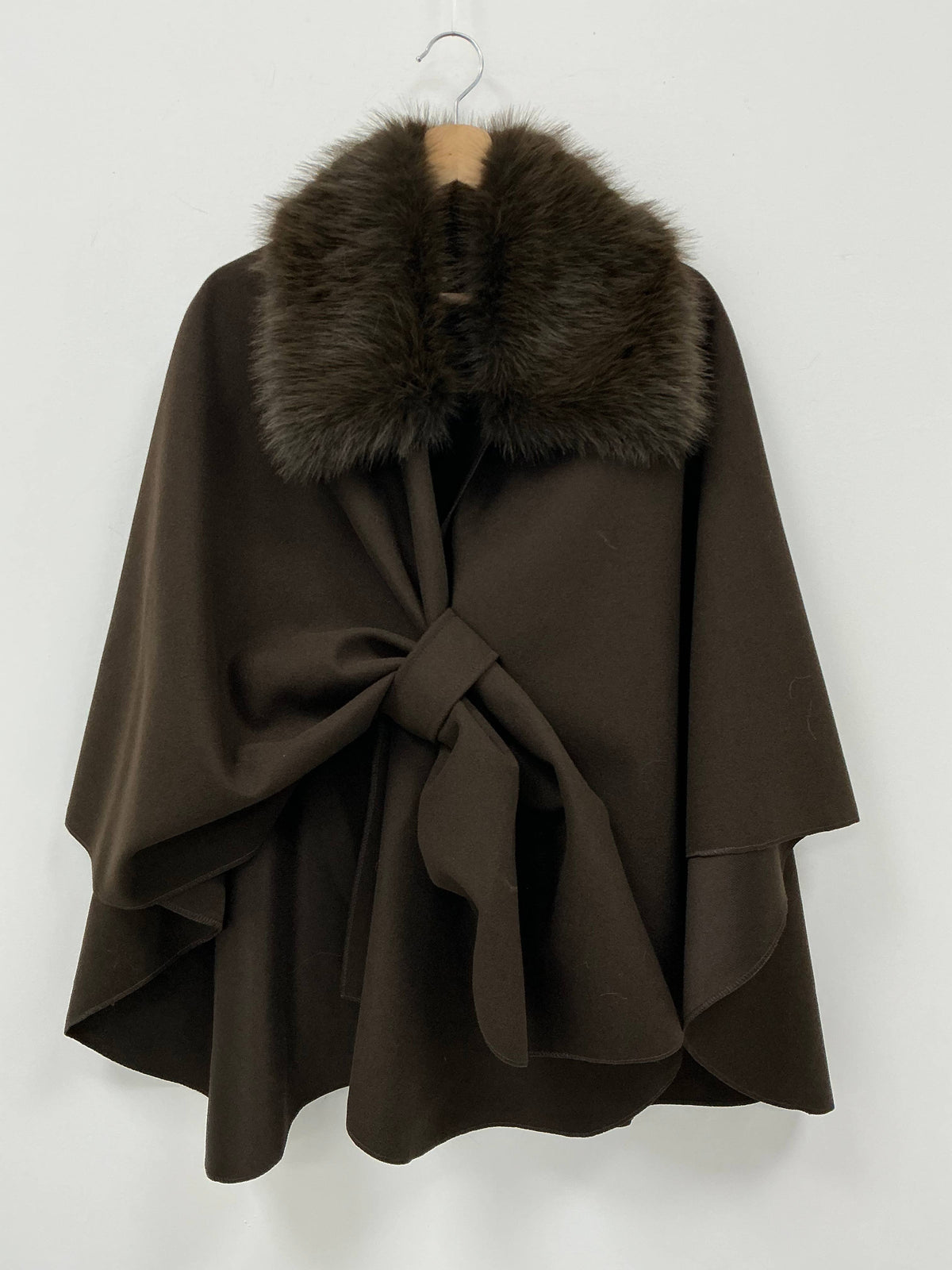 WOMEN'S CAPE