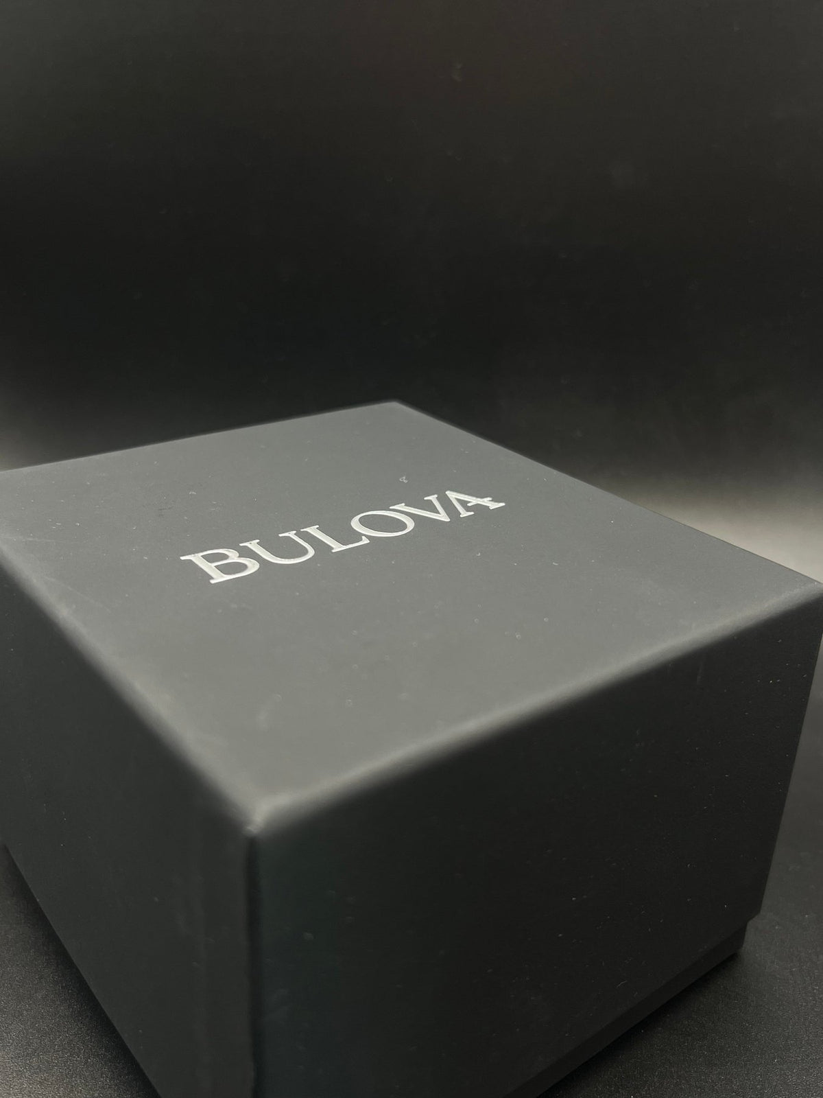 Reloj Bulova Crystal 98C128 de cuarzo de 44 mm con 318 cristales – Nuevo