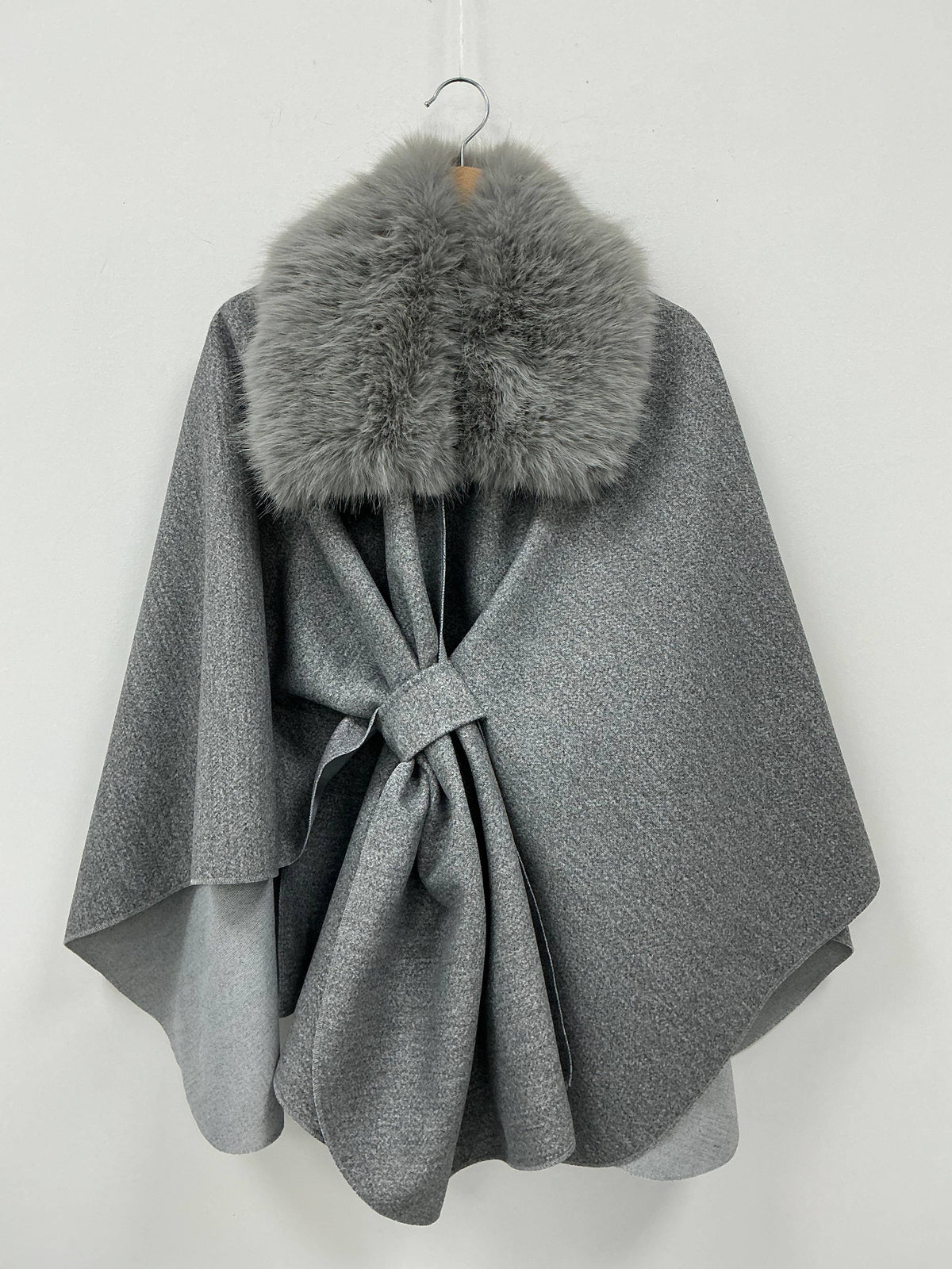 WOMEN'S CAPE